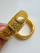 Load image into Gallery viewer, Bangle Bracelet (Gold)
